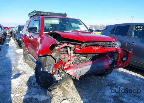 2021 Toyota 4Runner Venture Special Edition z USA, uszkodzony, nr VIN JTEHU5JR1M5947375
